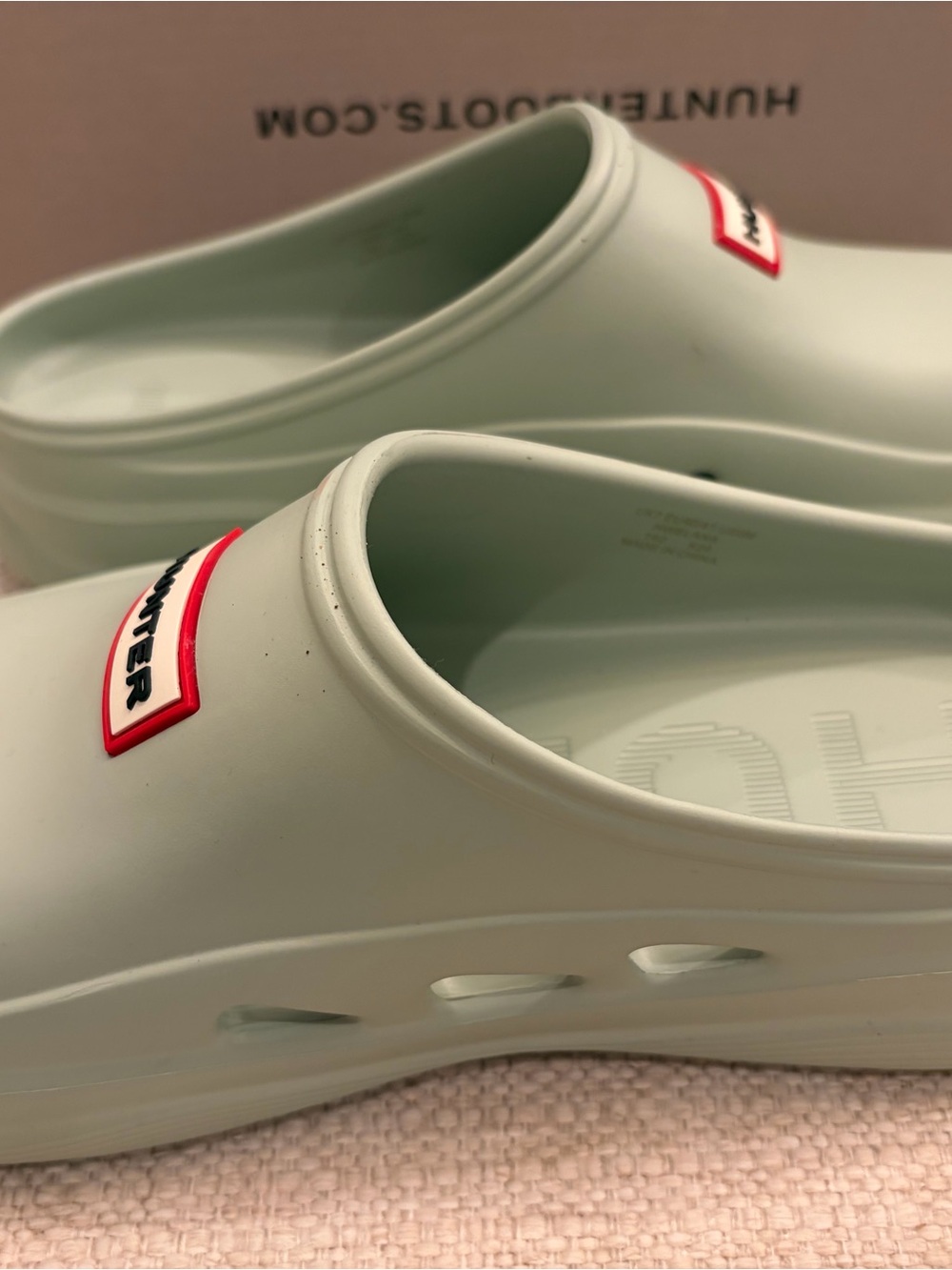 Hunter Slip-On Elana Clogs in light green with Red Logo/new without tags/sz 9 - Picture 7 of 14